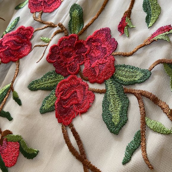 LAST CHANCE: Alice + Olivia Embroidered Red Floral V-Neck Gown - Size 0 - Picture 10 of 16